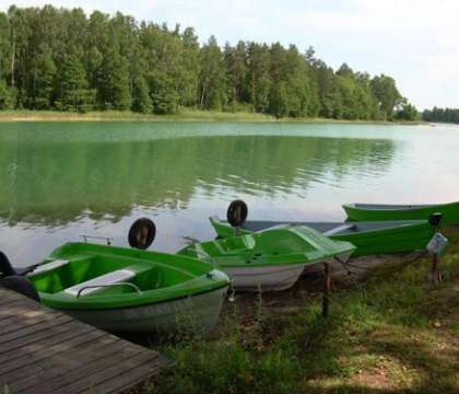 Pokoje nad jeziorem Serwy